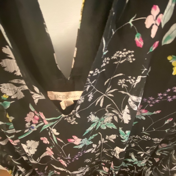 Cute flowery dress BCBG - Picture 3 of 3